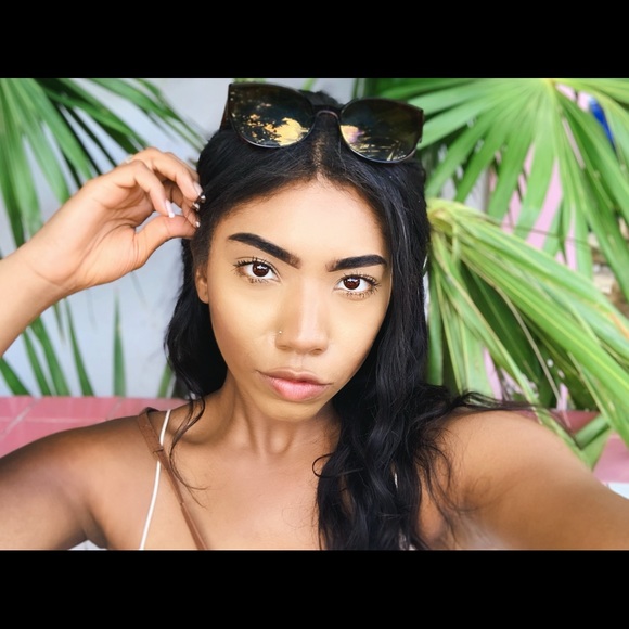 Meet your Posher, Alexis - Picture 1 of 1